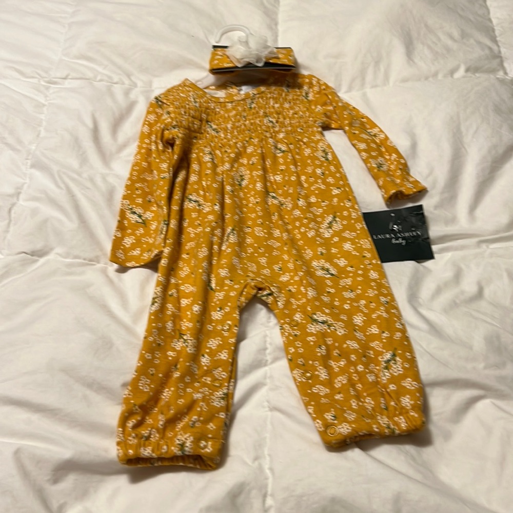 6/9m outfit. Romper/ one piece. Item is new with tags.